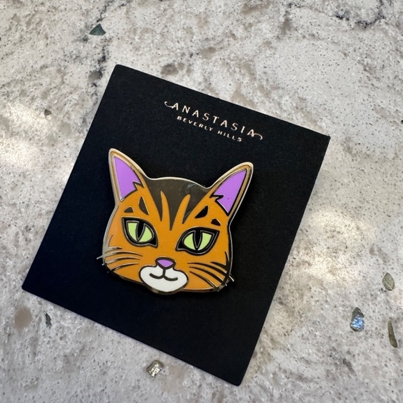 Anastasia Beverly Hills Enamel Cat Pin - Picture 4 of 4